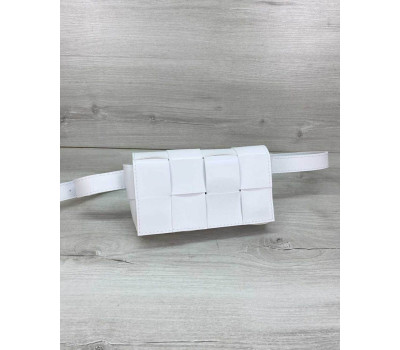 Женская сумка клатч на пояс «Энди» плетеная белая WeLassie