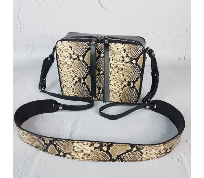 Сумка женская "КВАДРО" натуральная кожа, имитация под питона бежевая