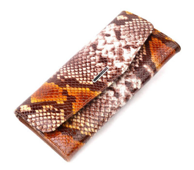 Лакований жіночий гаманець з клапаном із фактурної шкіри під рептилію KARYA 21117 Різнокольоровий