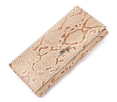 Горизонтальний лакований гаманець із фактурної натуральної шкіри KARYA 21172 Бежевий