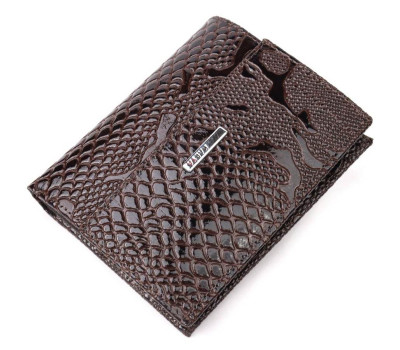 Лакований жіночий гаманець на магніті з натуральної шкіри з тисненням під змію KARYA 21187 Коричневий