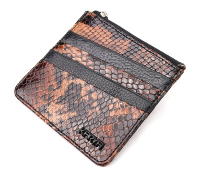 Стильний картхолдер із натуральної шкіри з тисненням під змію KARYA 21208 Різнокольоровий