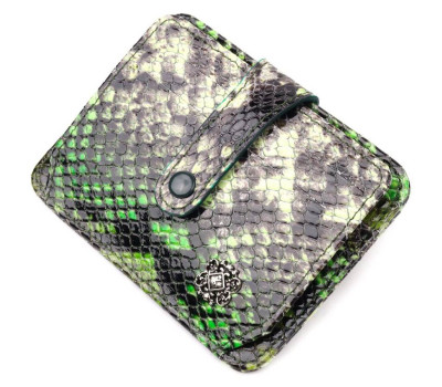 Візитниця із натуральної фактурної шкіри під змію KARYA 20966 Зелений