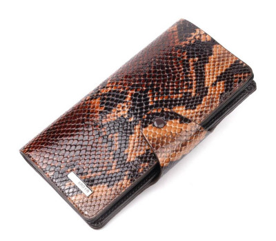 Надійне жіноче портмоне з натуральної фактурної шкіри під змію KARYA 21005 Коричневий