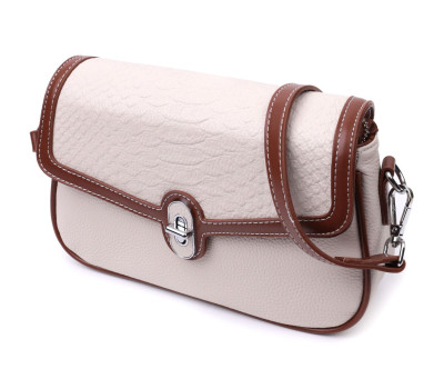 Красива сумка жіноча на літо з фактурним клапаном з натуральної шкіри Vintage 22623 Біла