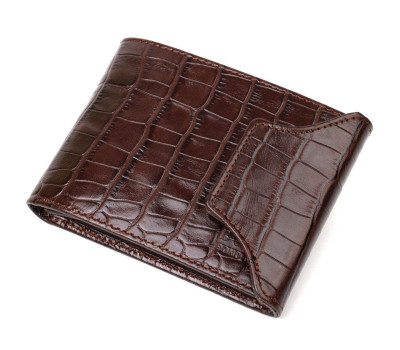 Фактурний чоловічий гаманець з натуральної шкіри з тисненням під крокодила з цікавою застібкою BOND 21990 Коричневий