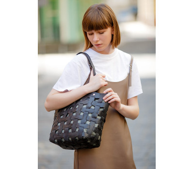 Шкіряна плетена жіноча сумка Пазл L чорна Krast - BN-BAG-33-g BlankNote